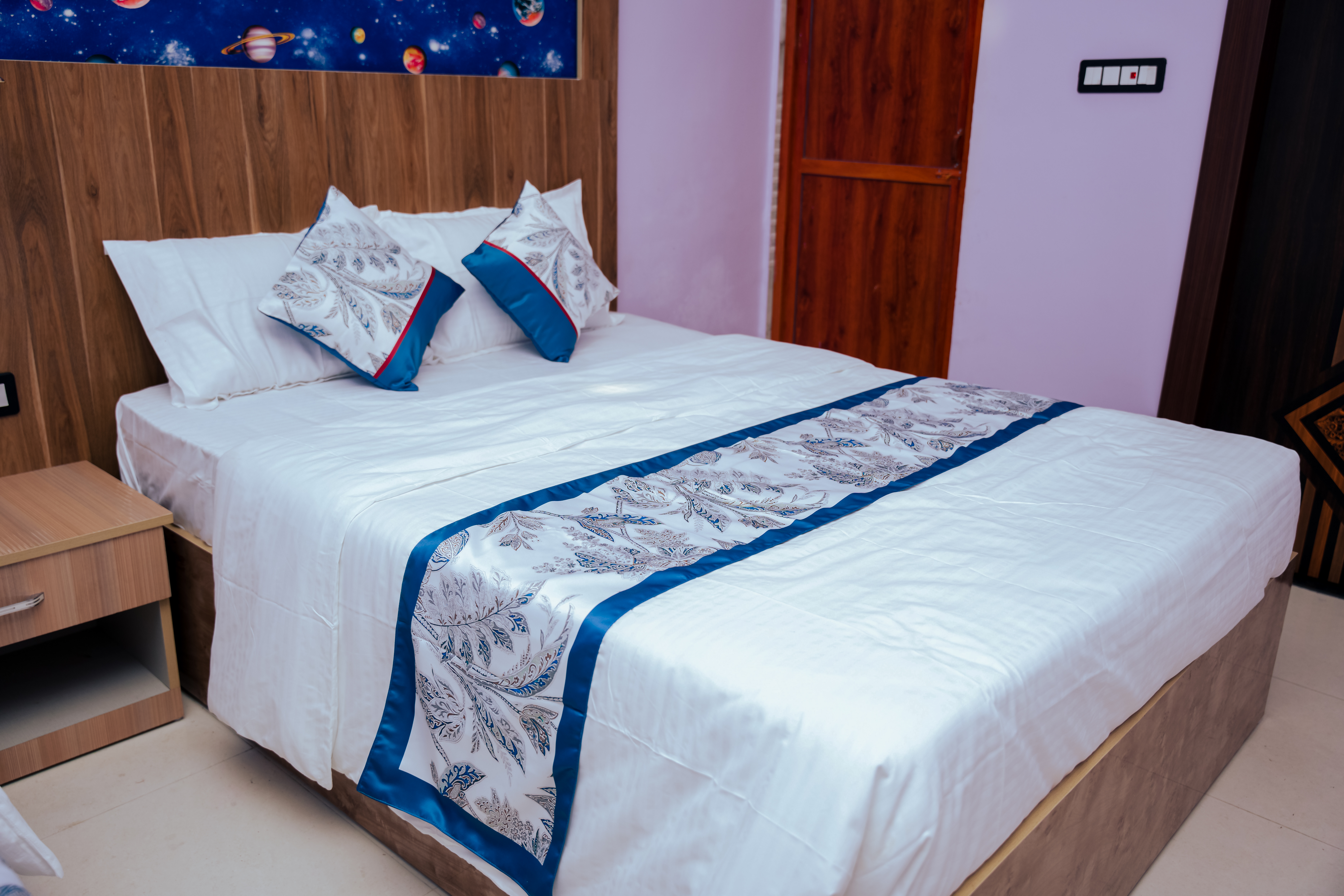Single bed alternative view